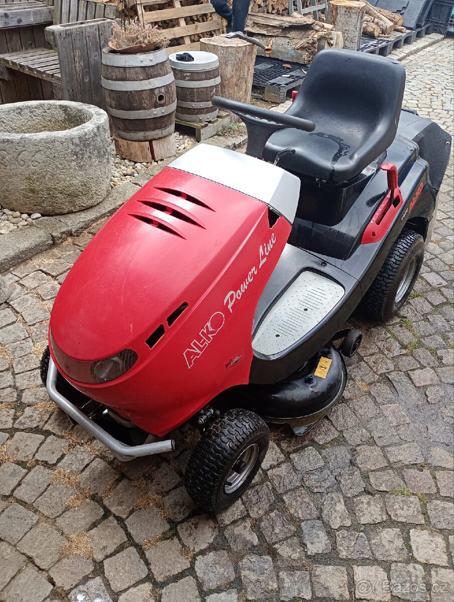 Zahradní traktůrek