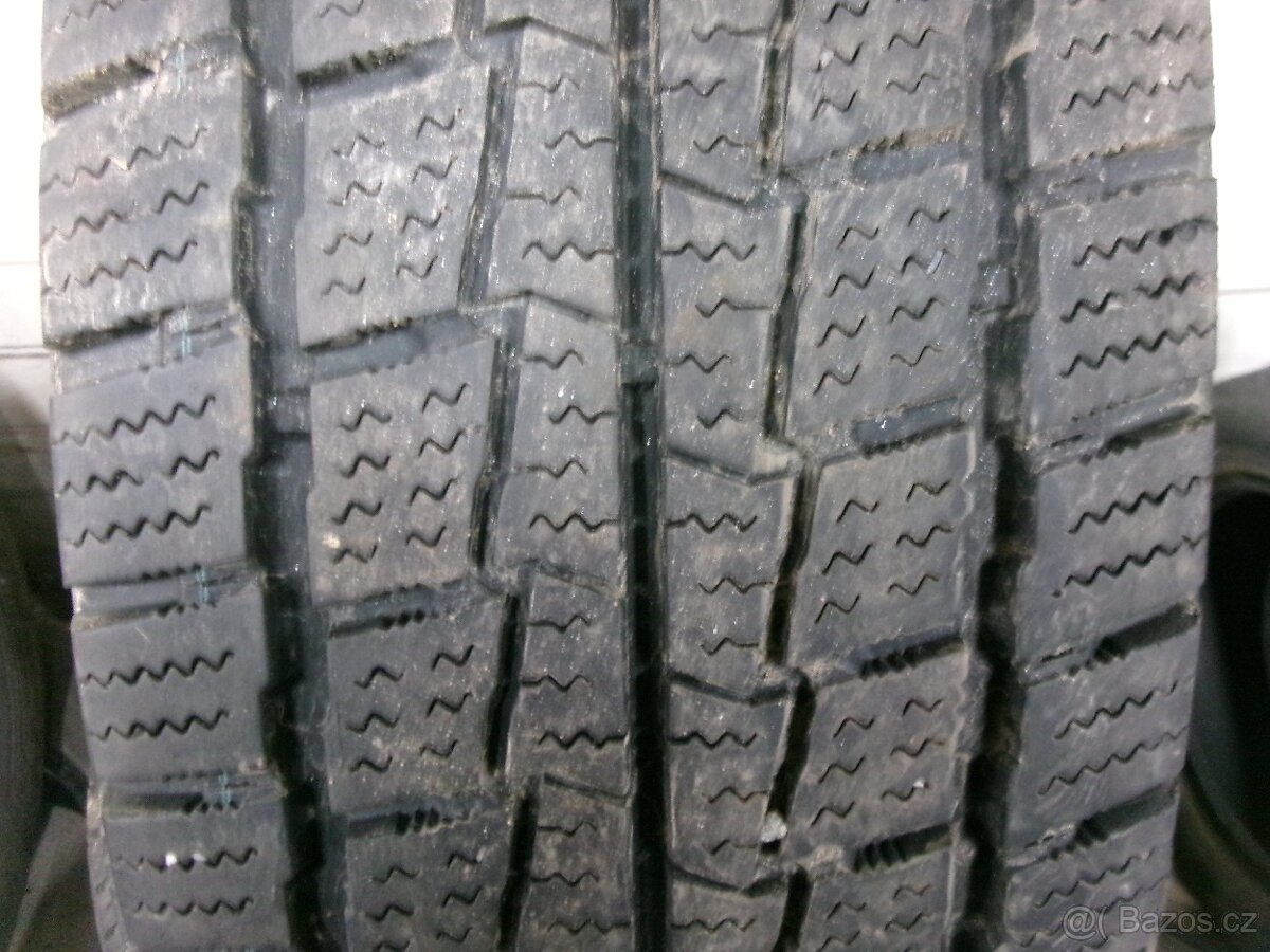 215/70C R16C HANKOOK (2x6,5 a 2x6mm) č.15330/d3