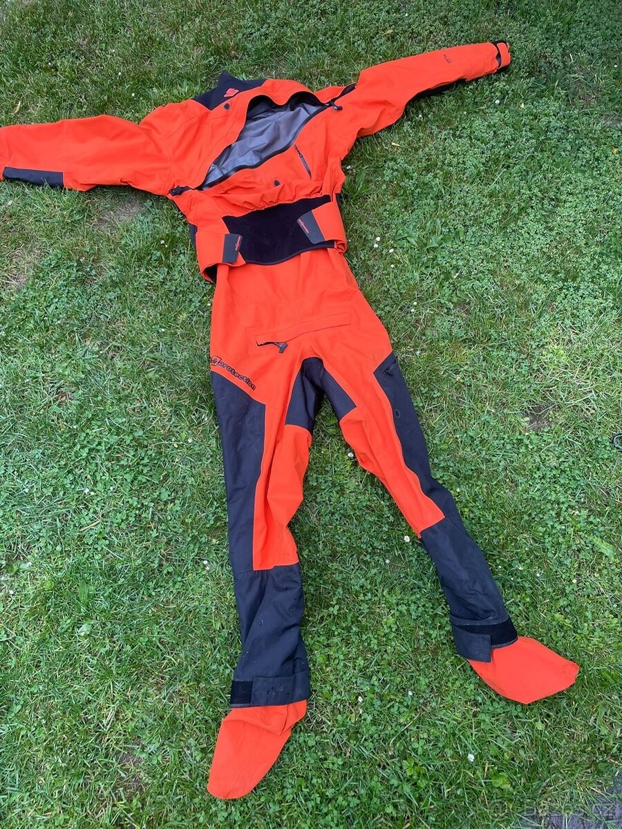 Suchý pánský oblek