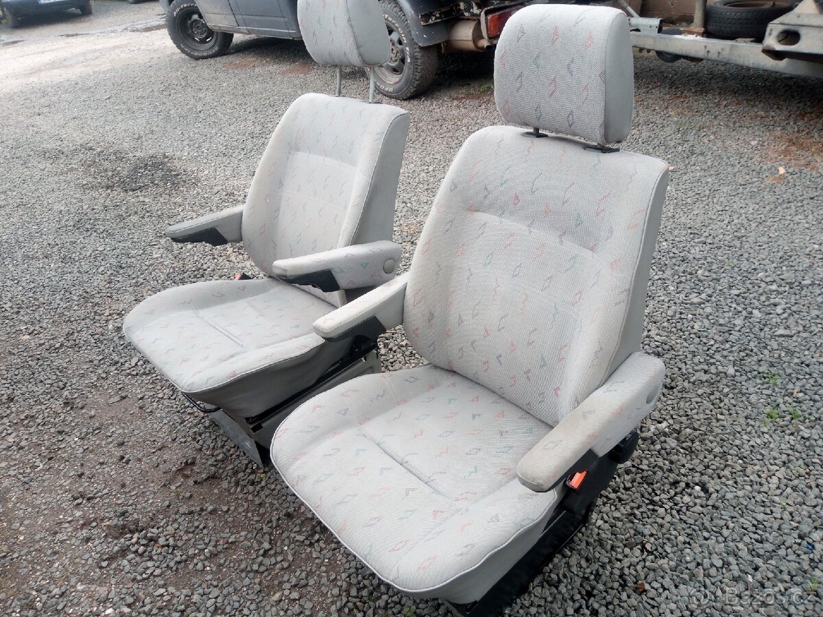Přední sedačky VW T4 loketni operky