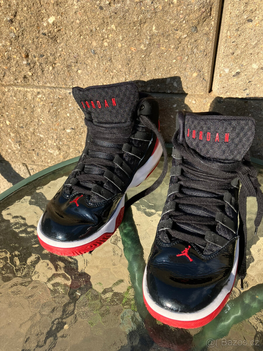 NIKE Air Jordan vel. 37,5