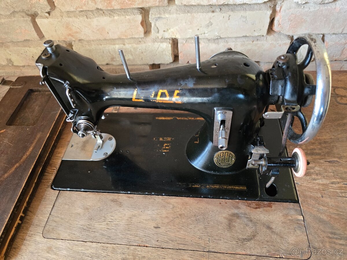 LADA 77 Šlapací šicí stroj