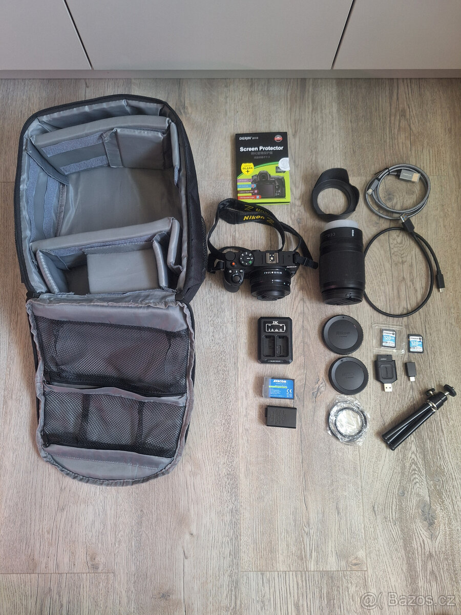 Bezzrcadlovka Nikon Z 30 s dvěmi objektivy a příslušenstvím