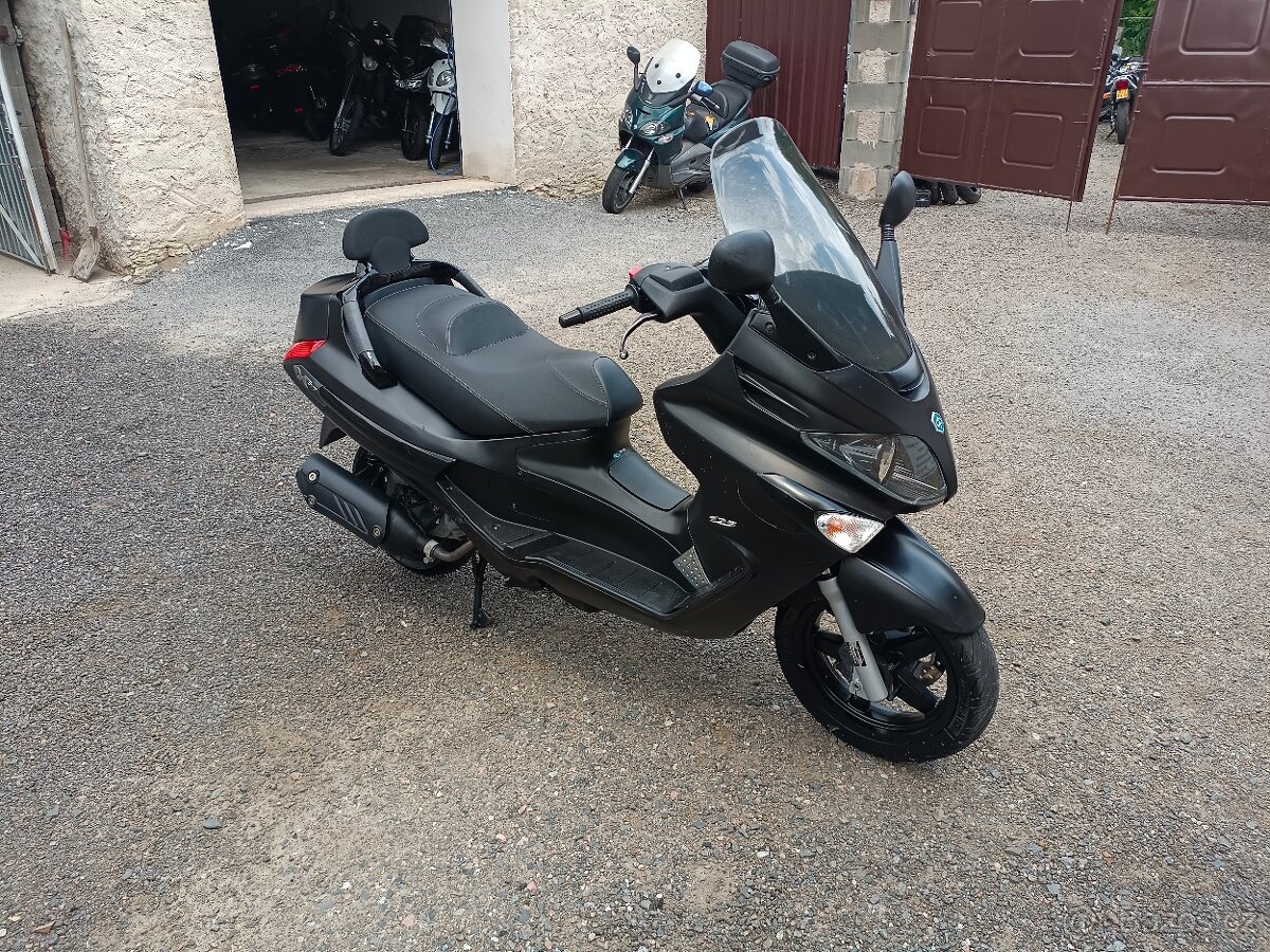 Piaggio xevo 125 Cz doklady v ceně Černý 1