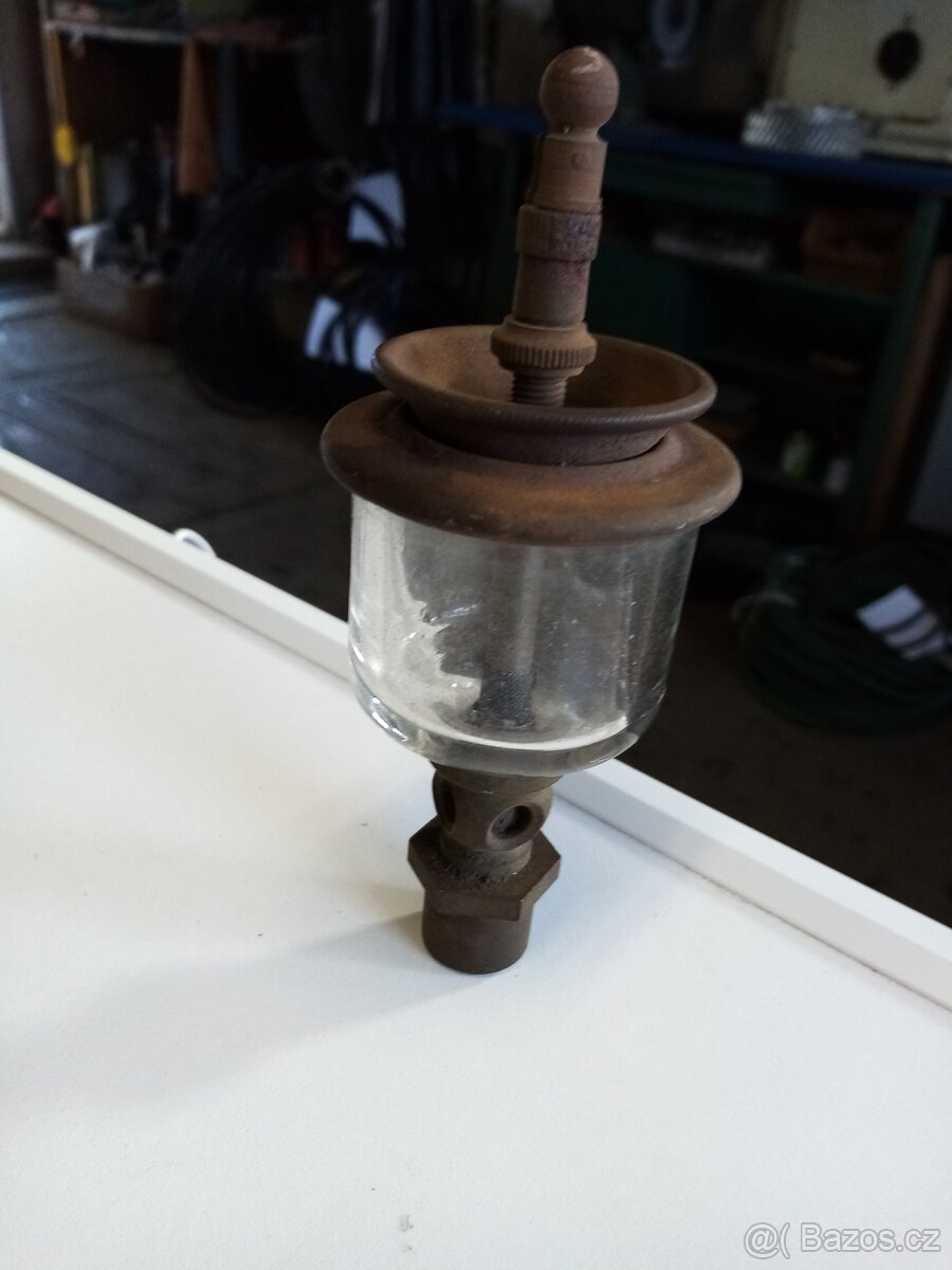 Maznice historická parní stroj stabilní motor