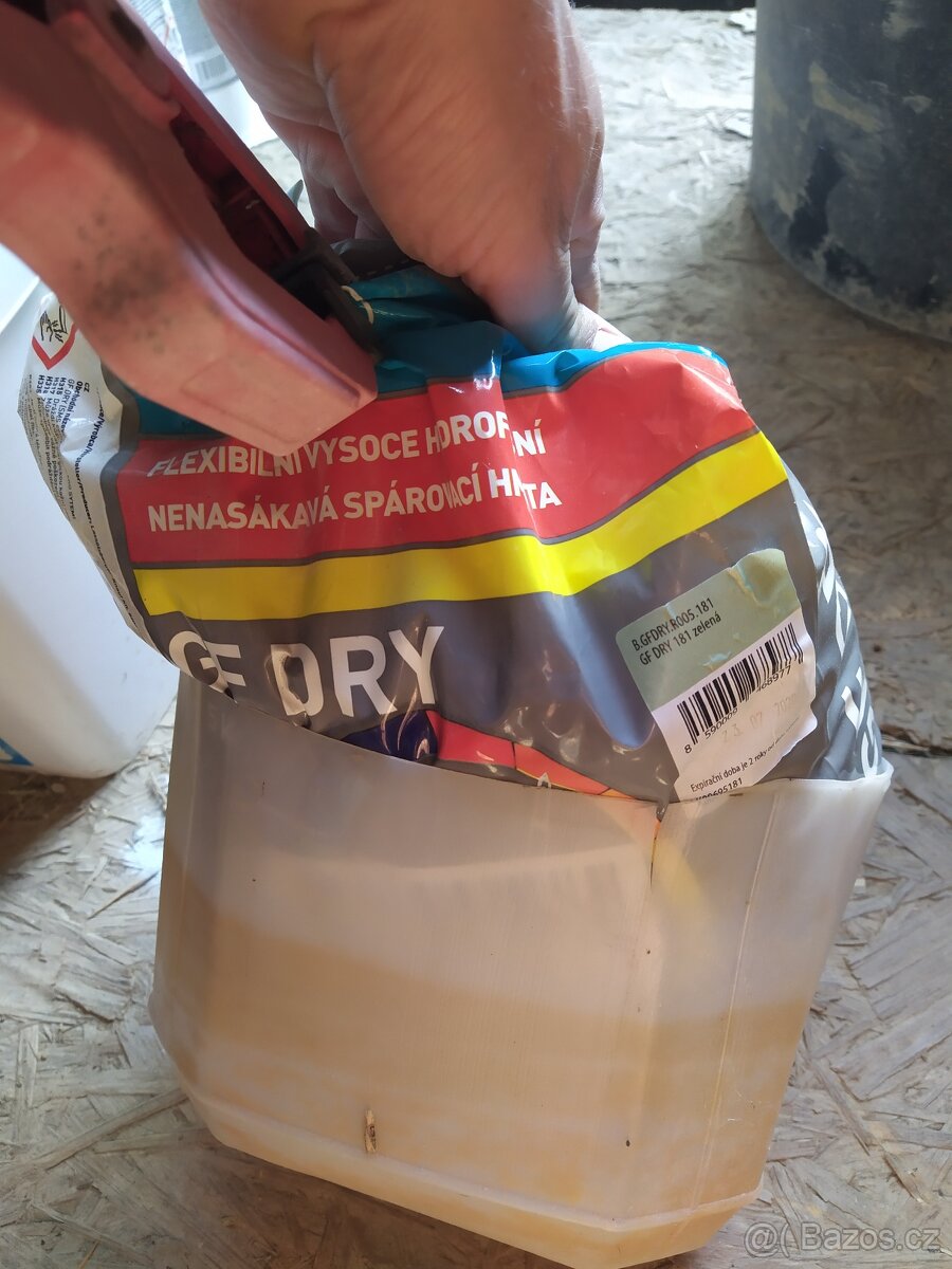 Spárovačka, spárovací hmota, zelená