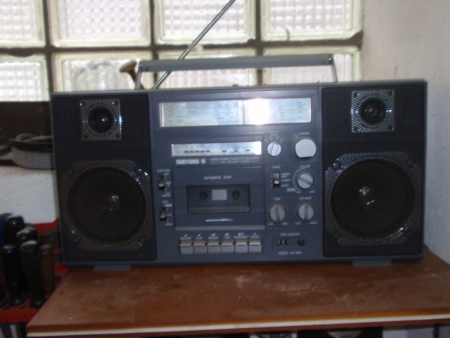 retro rádio s kazeťákem