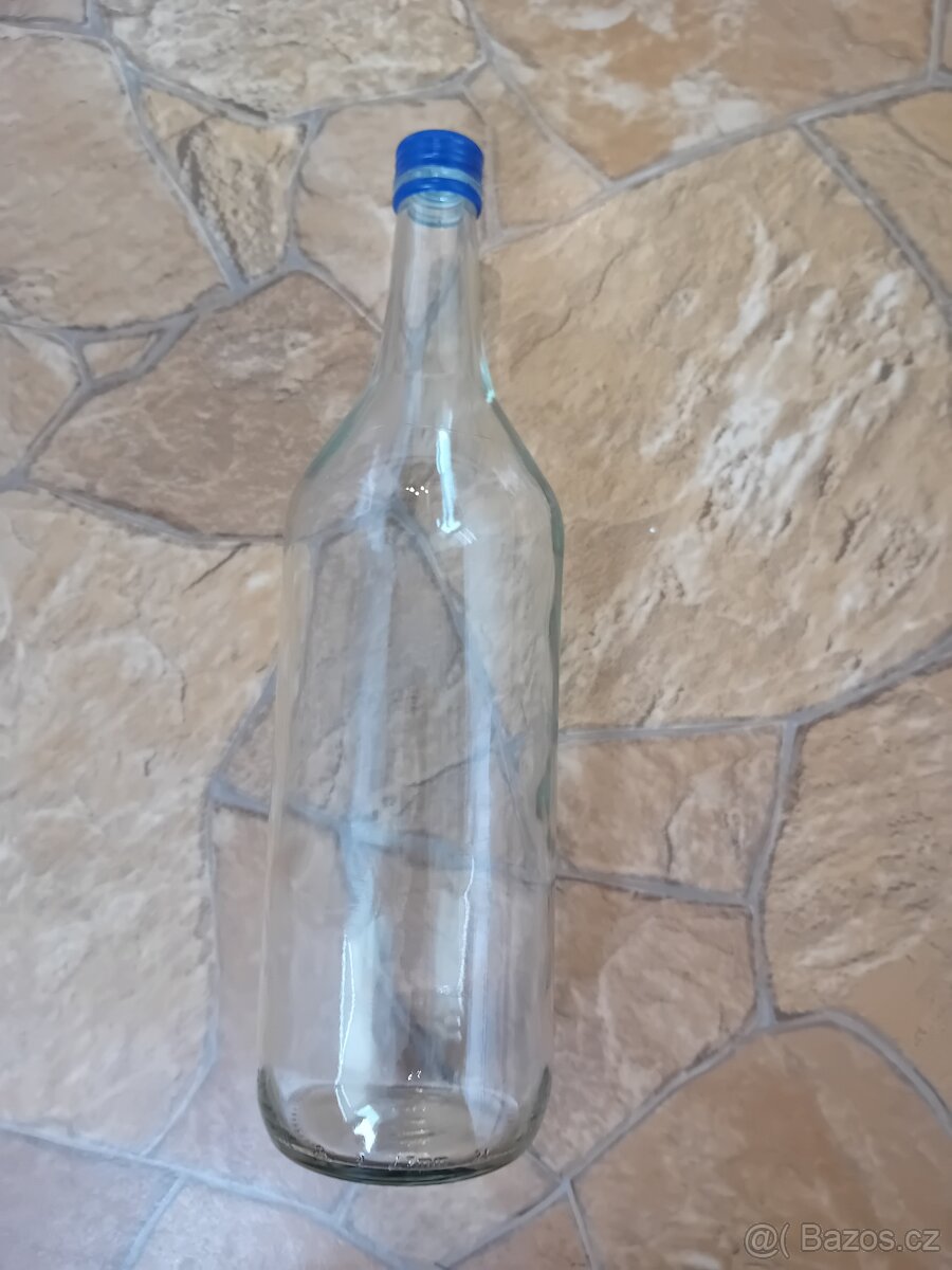 Čirá skleněná láhev 1L s víčkem