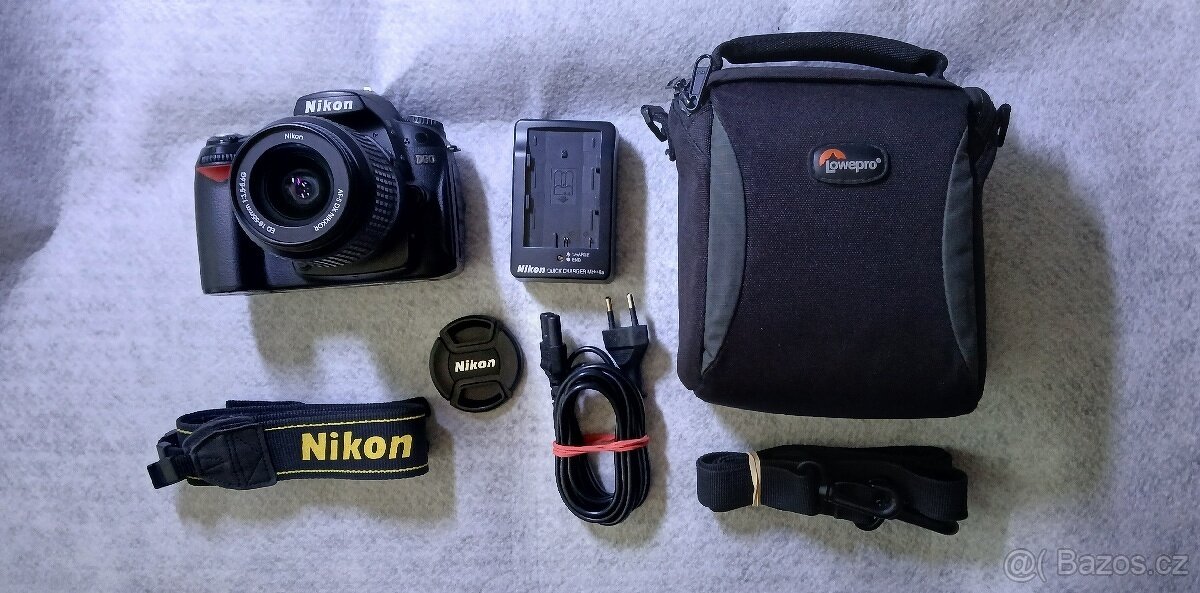 Nikon D90 a Nikkor 18-55mm