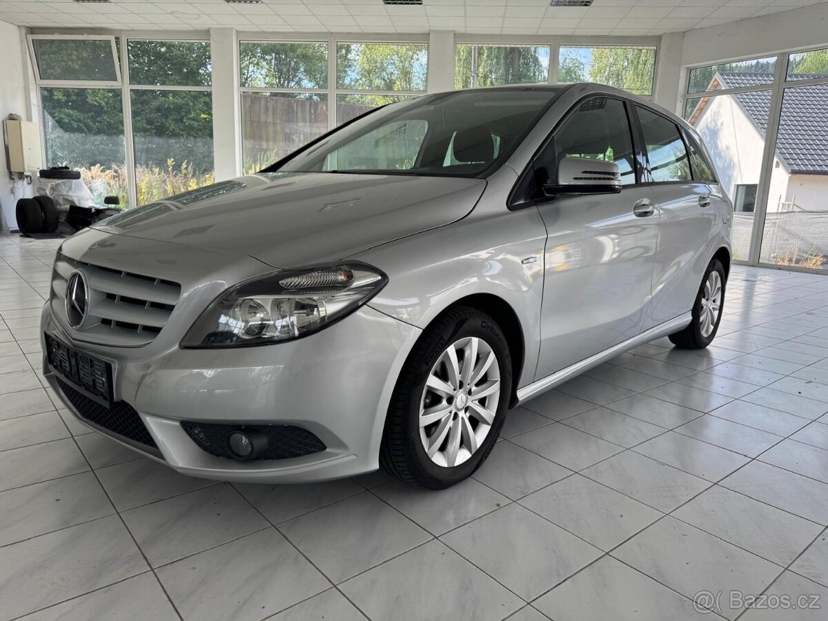 MERCEDES-BENZ B180CDi — AUTORIZOVANÝ SERVIS — TOP STAV