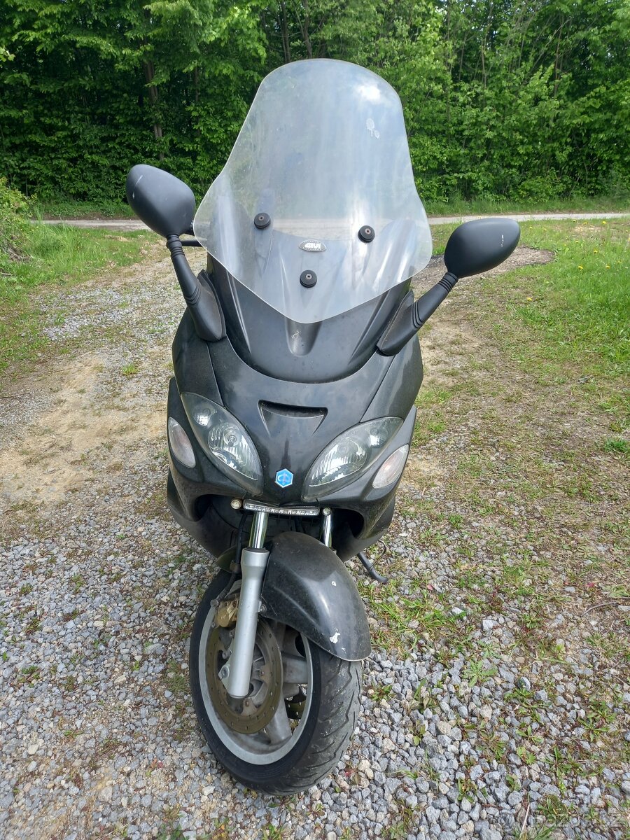 Piaggio X9 500