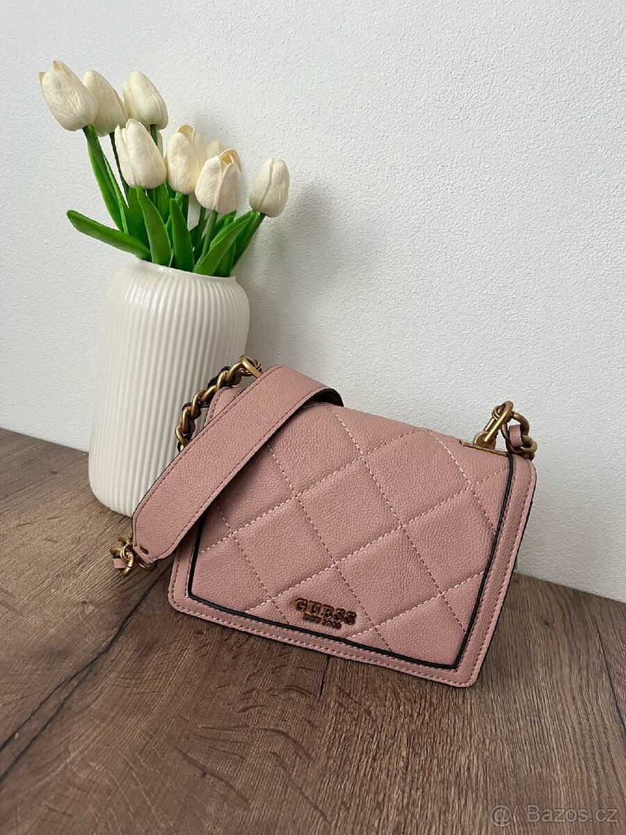 Starorůžová crossbody kabelka Guess
