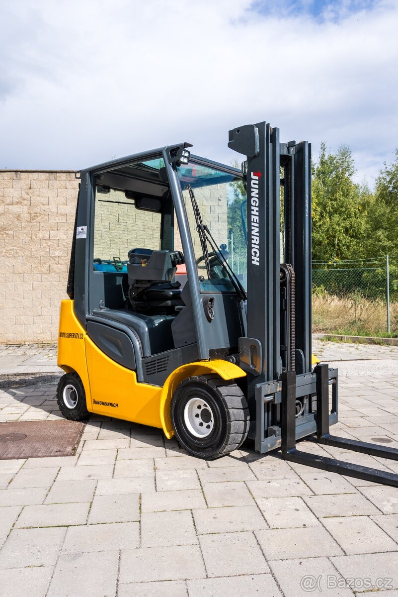 Vysokozdvižný vozík Jungheinrich TFG 320s (VV0027)