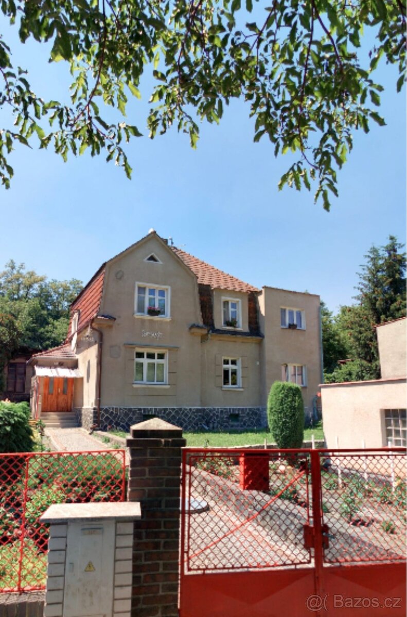 Pronájem bytu 3+1 (65 m²) se zahradou a garáží