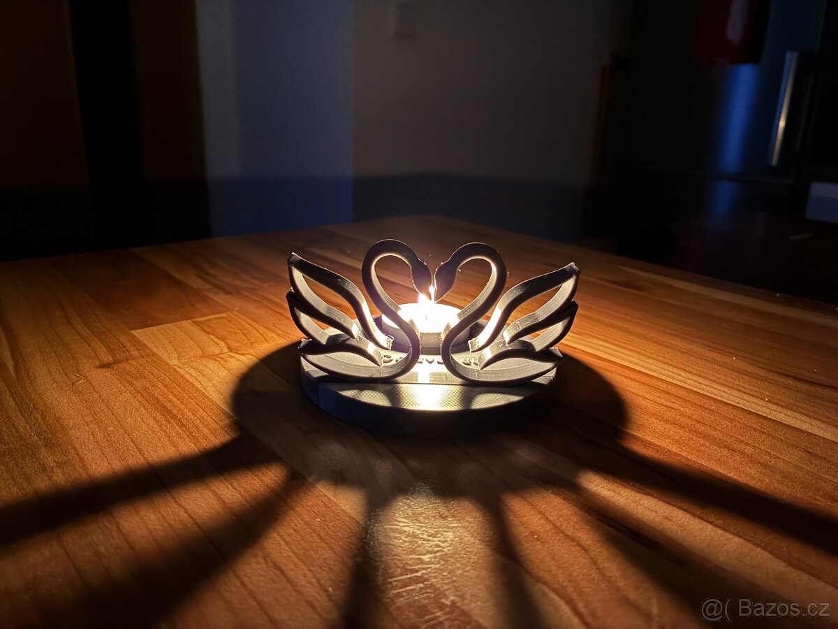 Originální svícen - Zamilované labutě