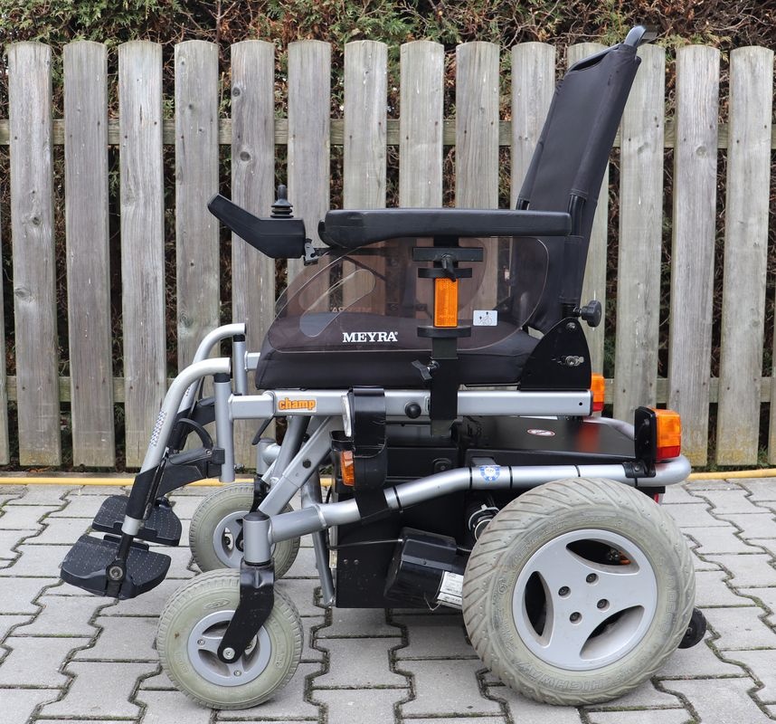 Elektrický invalidní vozík Meyra Champ s liftem.