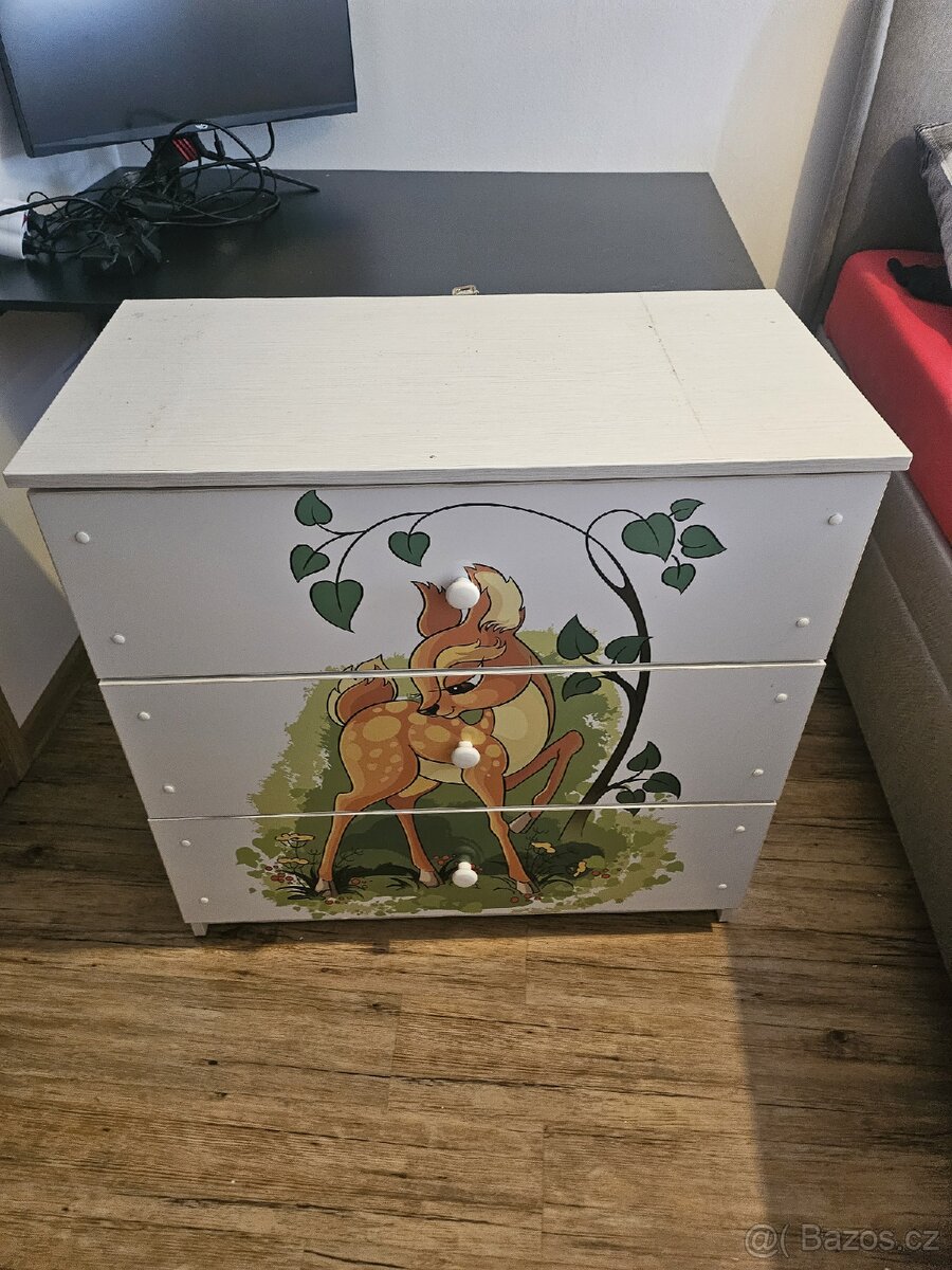 Dětská komoda, postel a matrace