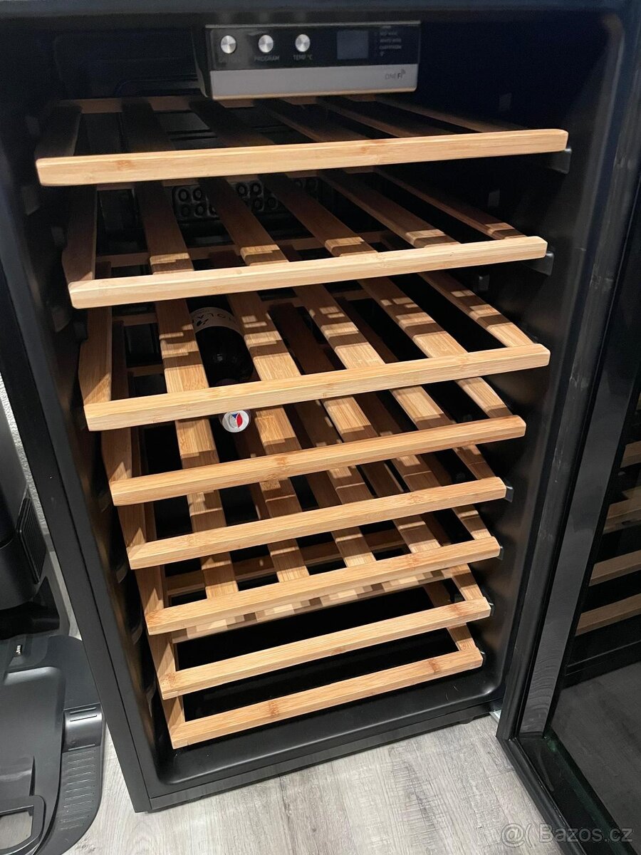 Vinotéka HOOVER HWX 125EELW/N