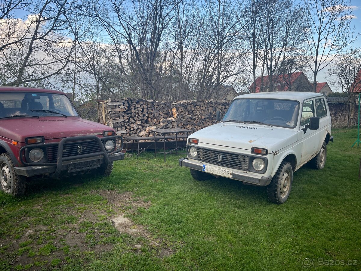 2x Lada Niva + kastle