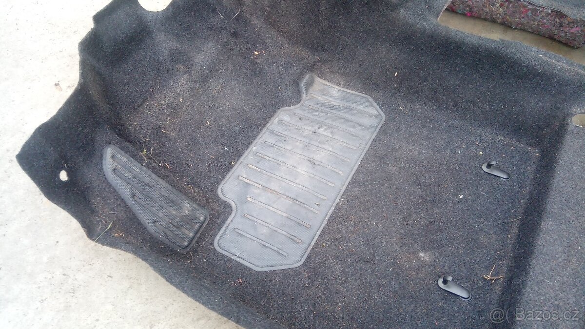 Toyota Yaris 99-2005 - podlaha.