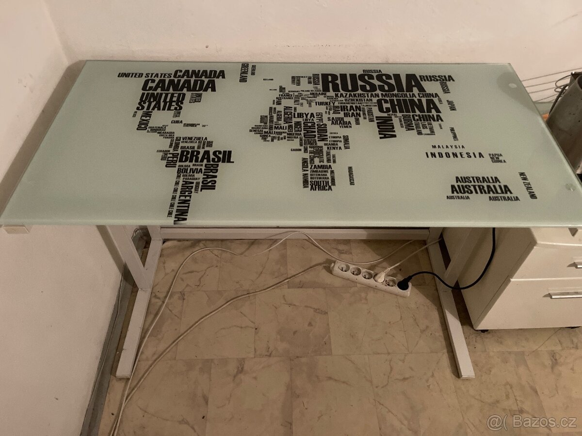 Moderní psací stůl