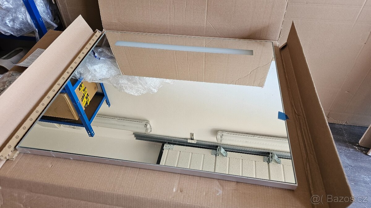 Zrcadlo 80x70 LED
