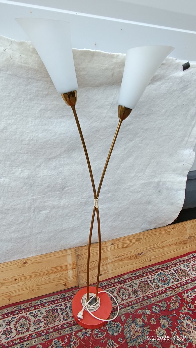 Retro stojací lampa