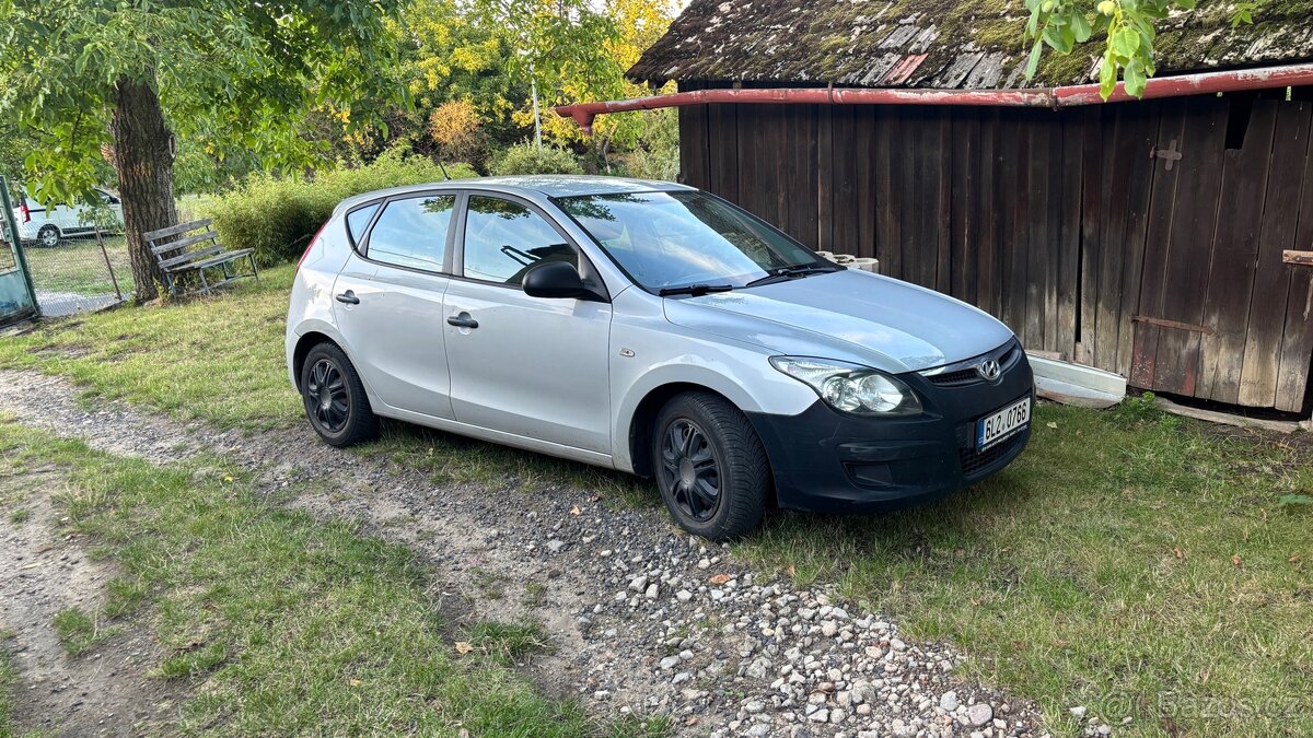 Hyundai i30 1.4 16V, benzín, hatchback