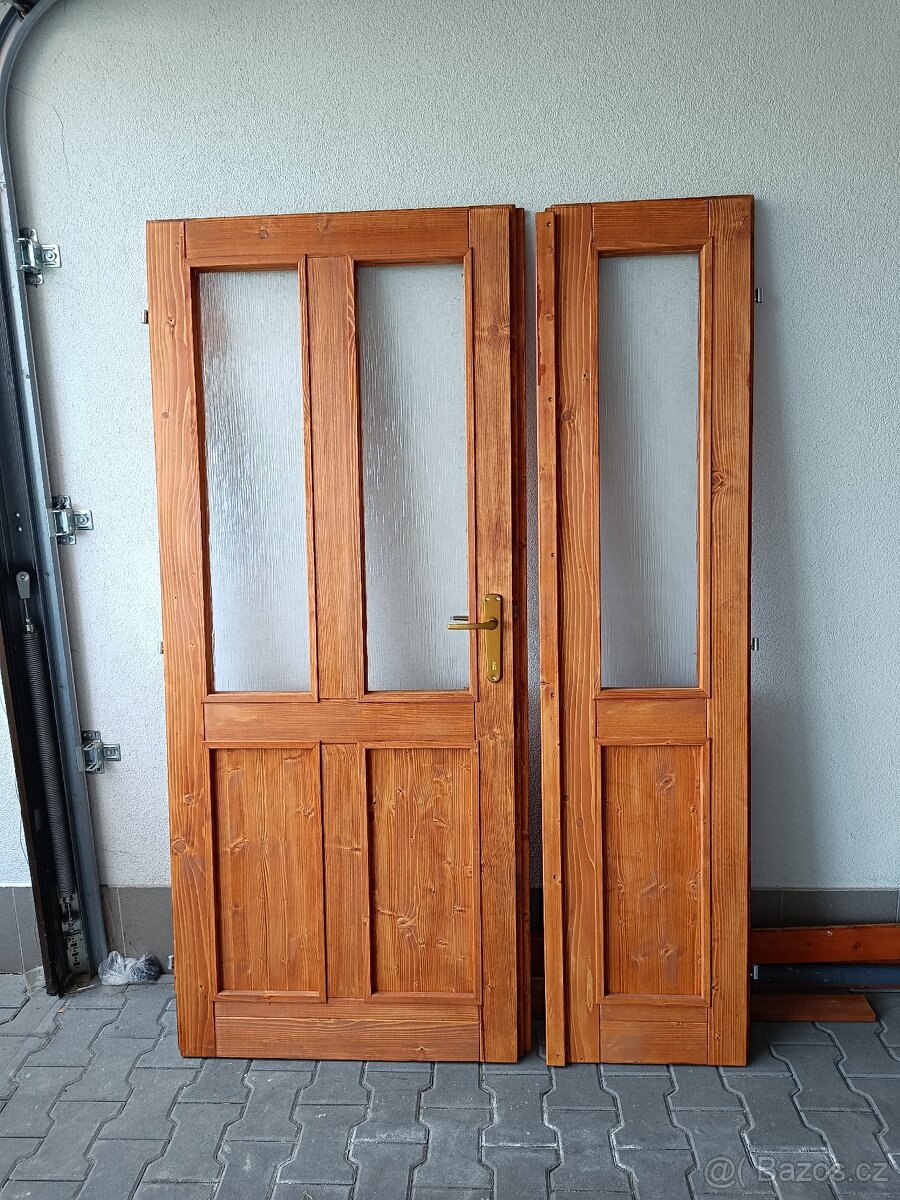 Dvoukřídlé dřevěné dveře 125 cm