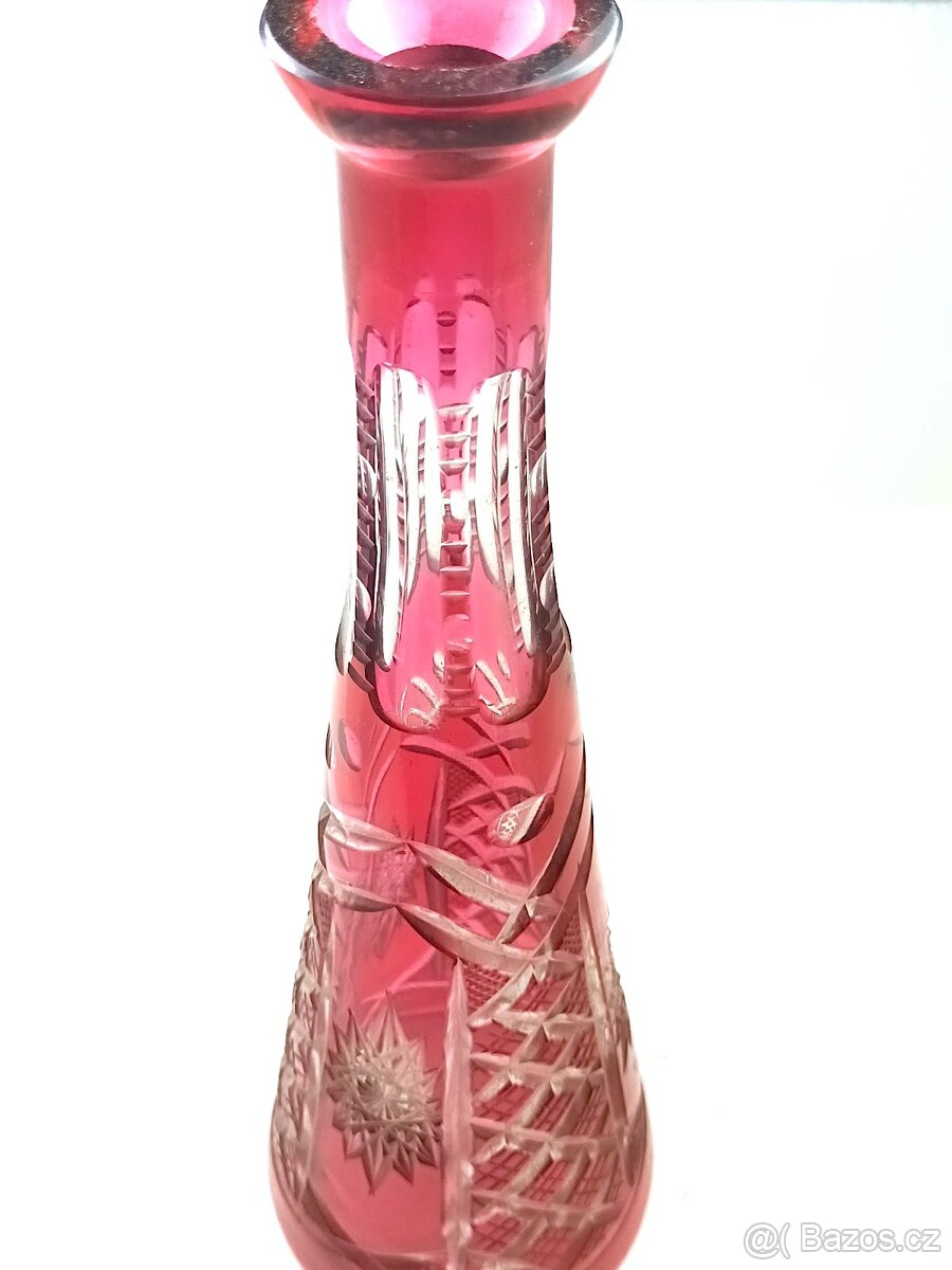Broušené růžové sklo karafa