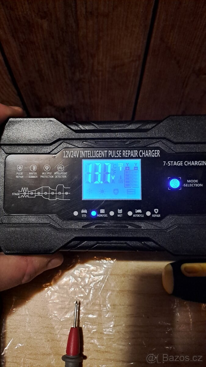 7 - stupňová nabíječka autobaterií 12V/24V - 10A/5A