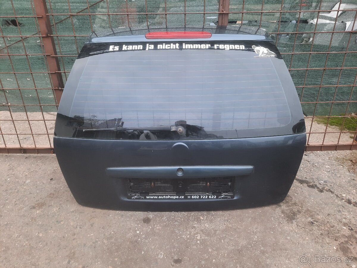 skopda octavia 1 kombi - zadni viko kufru