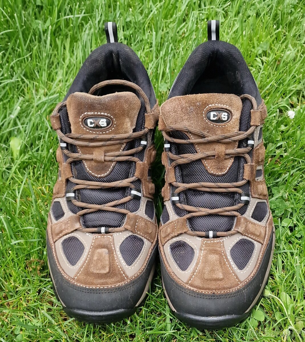 Pěkné trekové, outdoorové boty na nohu 45 (10)