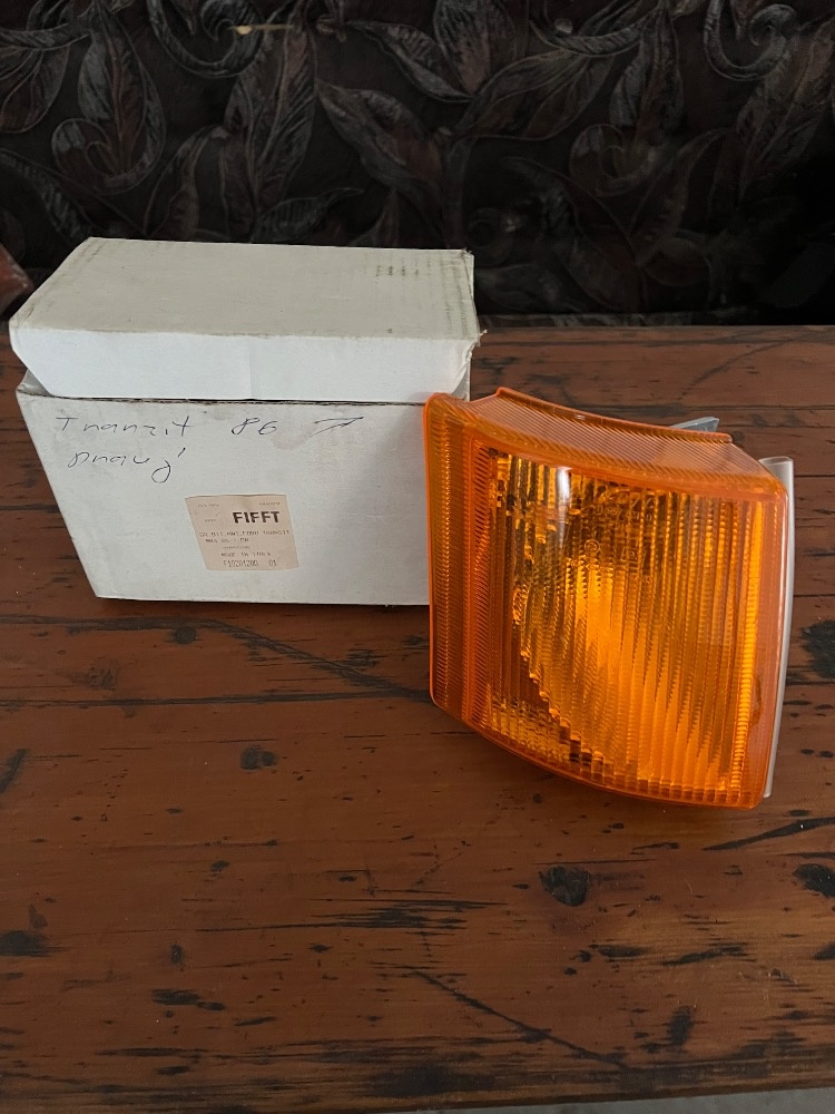 Ford Transit 1986 - přední blinkr oranžový