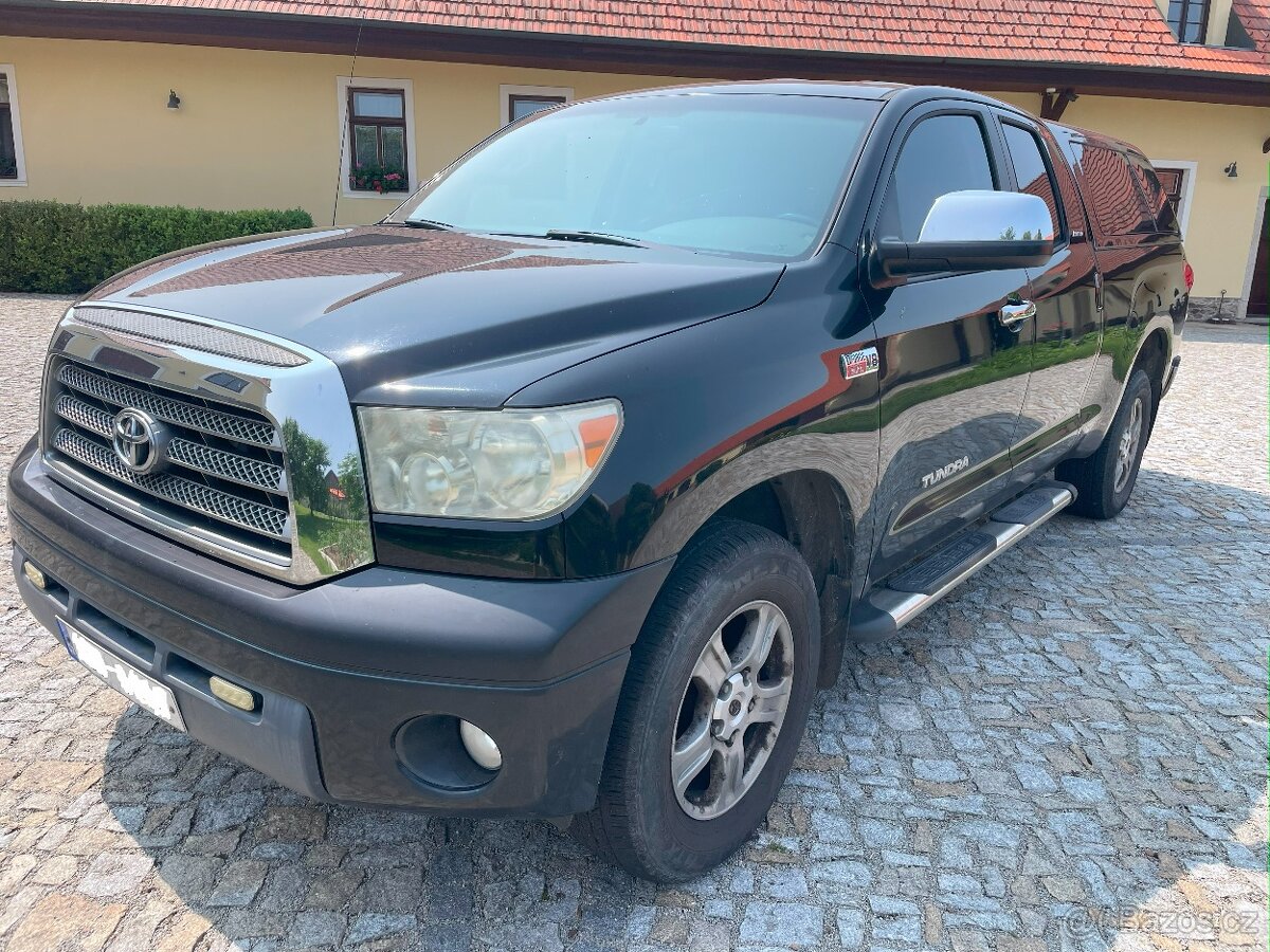 TUNDRA 4WD Limited, Double Cab, V8