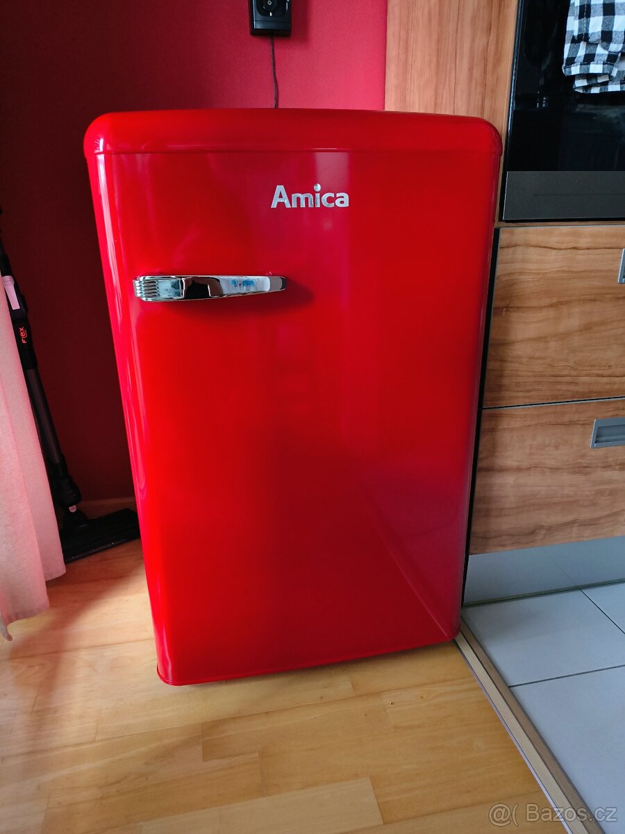 Malá lednice retro Amica