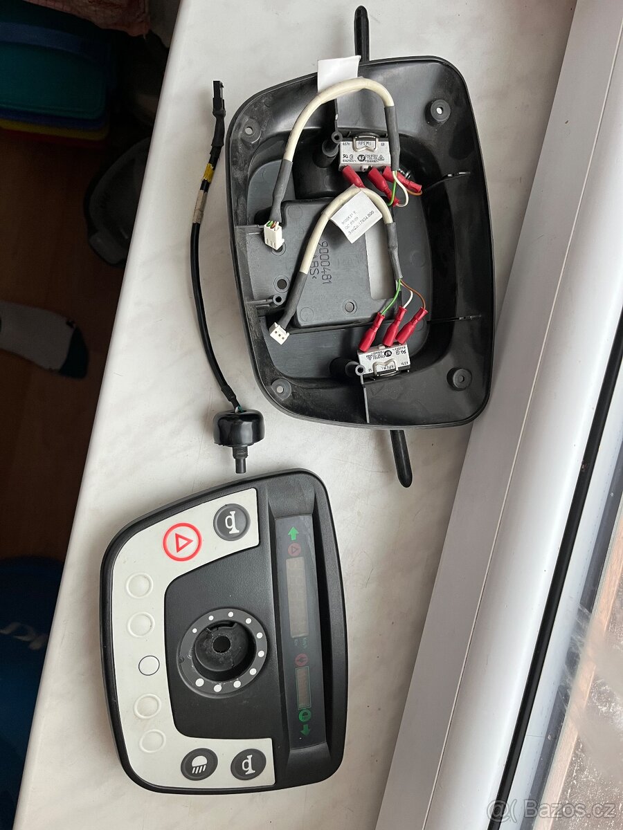 Trophy booster 6 nahradni díly volant