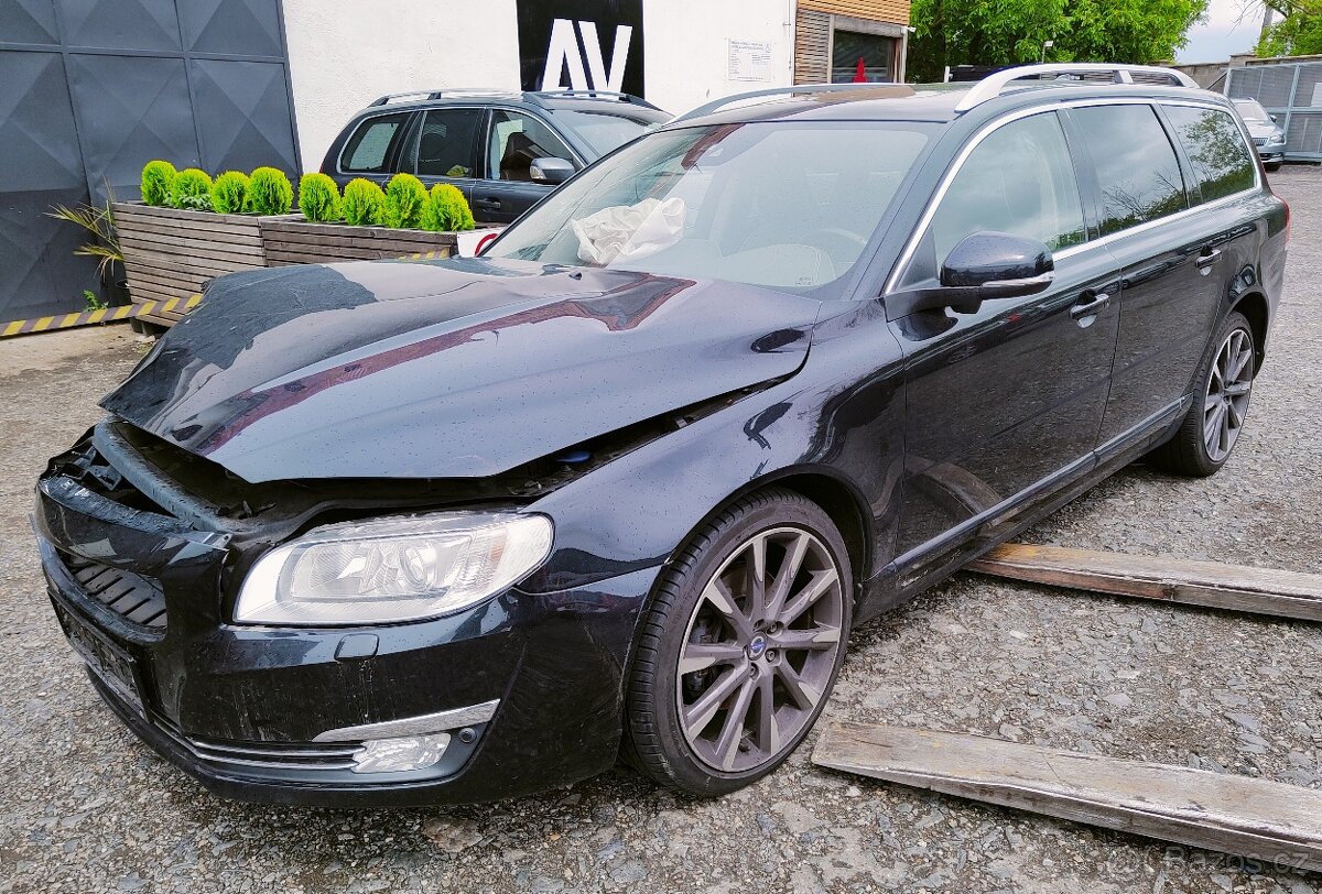 Volvo V70III INSCRIPTION T6 242kw - Náhradní díly