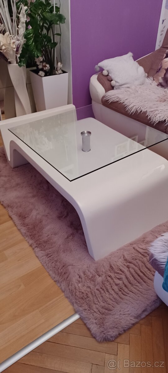 Konferenční stolek