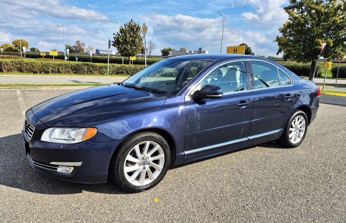 VOLVO S80 D4 120 KW 5-VÁLEC XENON NAVI MANUÁL  1MAJITEL
