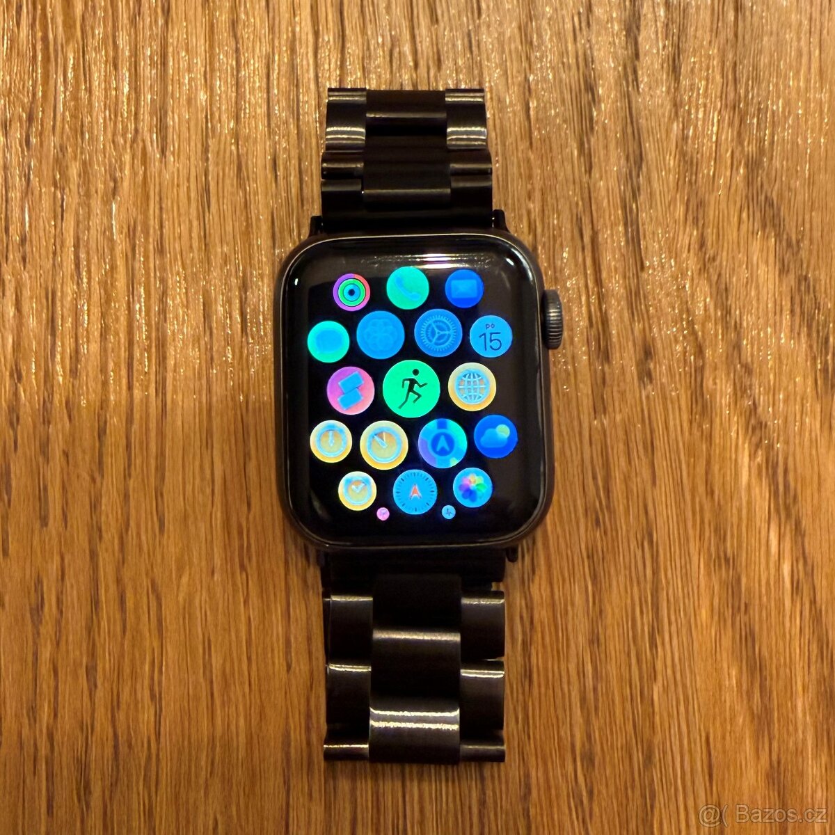 Apple Watch Series 6 GPS, 40 mm, Space Gray v TOP stave