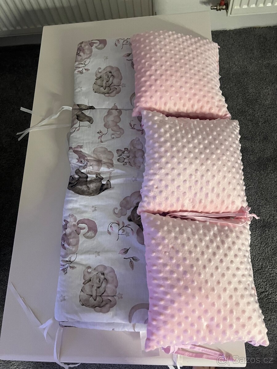 Prodám polštářky a chránič na postýlku