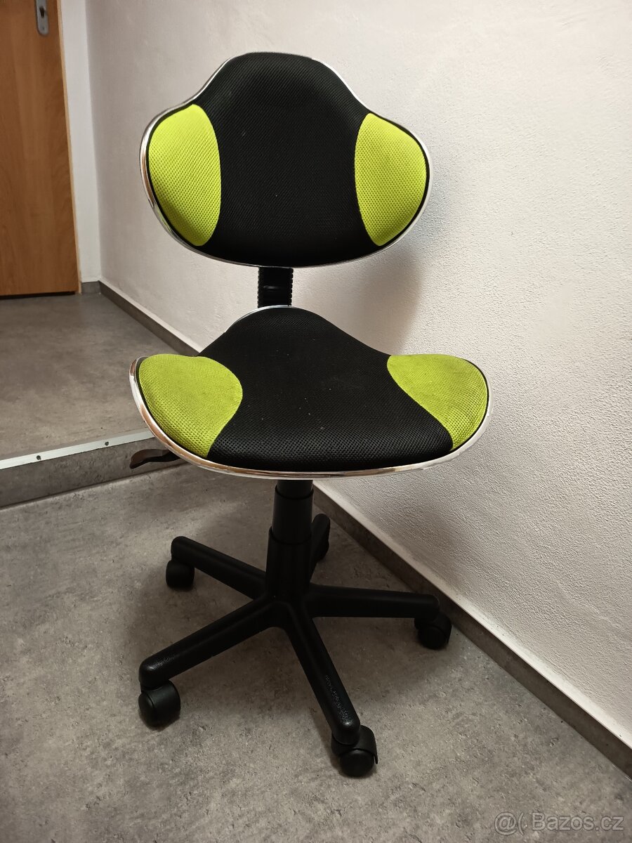 Dětská otočná židle