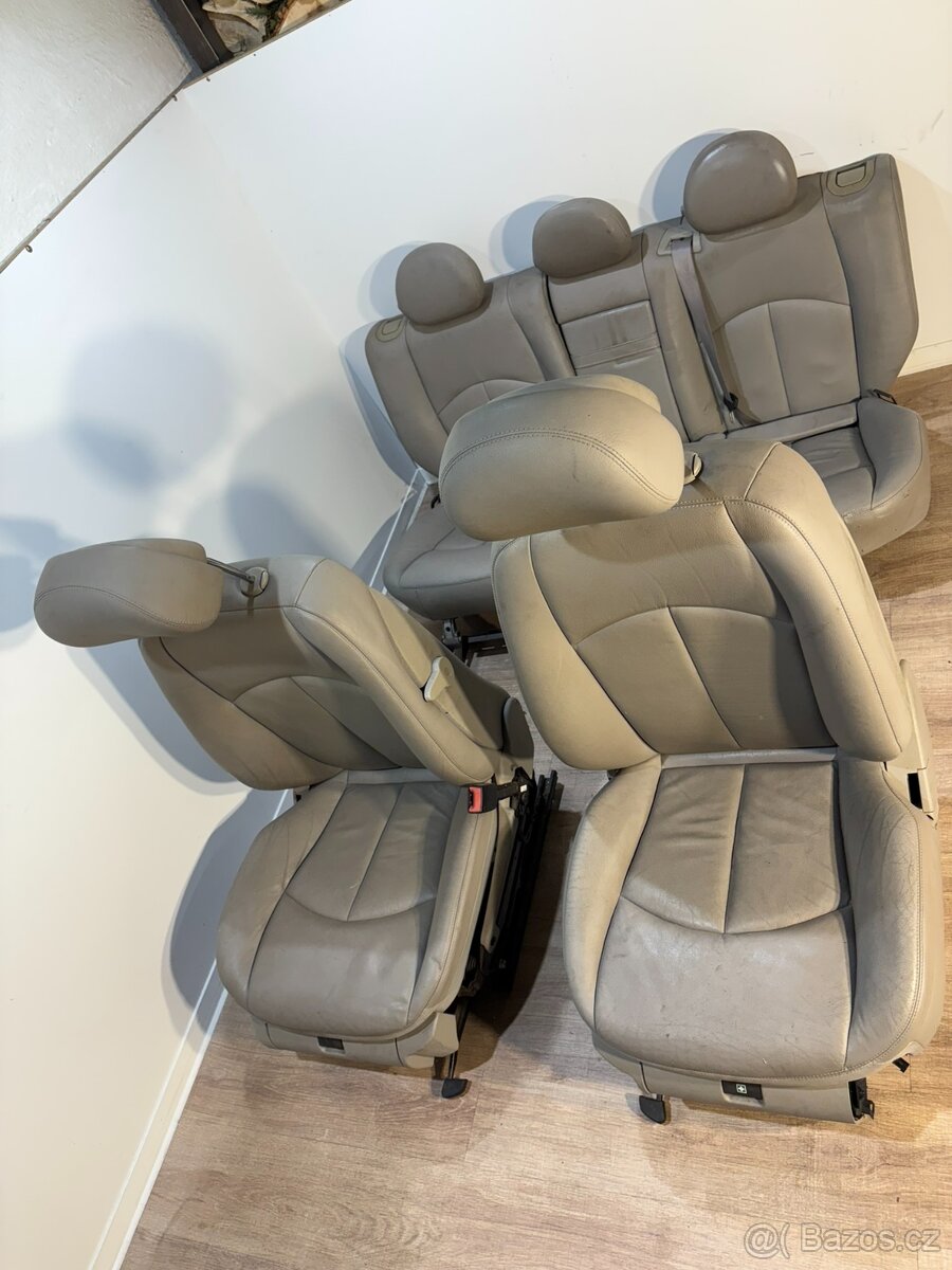 /// Interiér-sedačky Mercedes Benz W211 combi ///