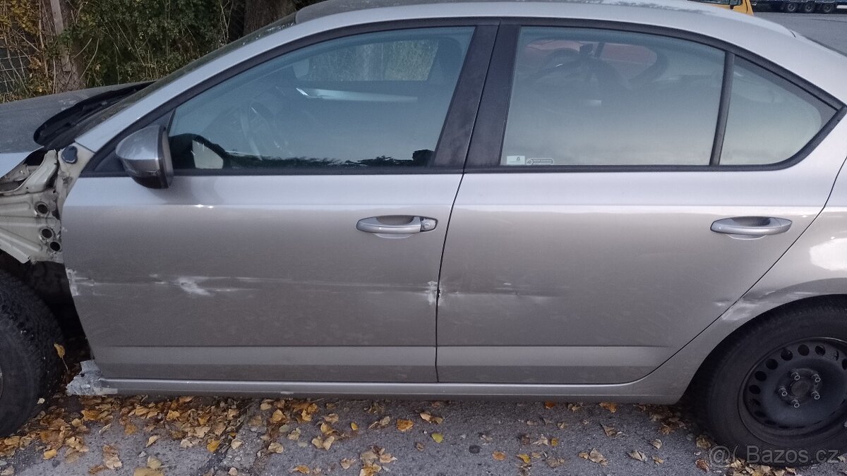 Prodám levé zadní dveře Octavia 3 sedan