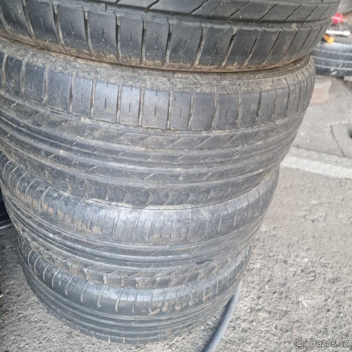 PRODÁM 4 LETNÍ PNEU NOKIAN 195/55/15 CENA JE ZA 4 KUSY PNEU