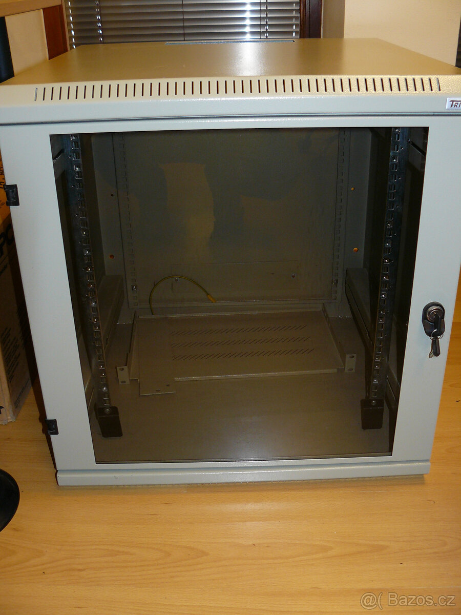 Datový rozvadeč RACK
