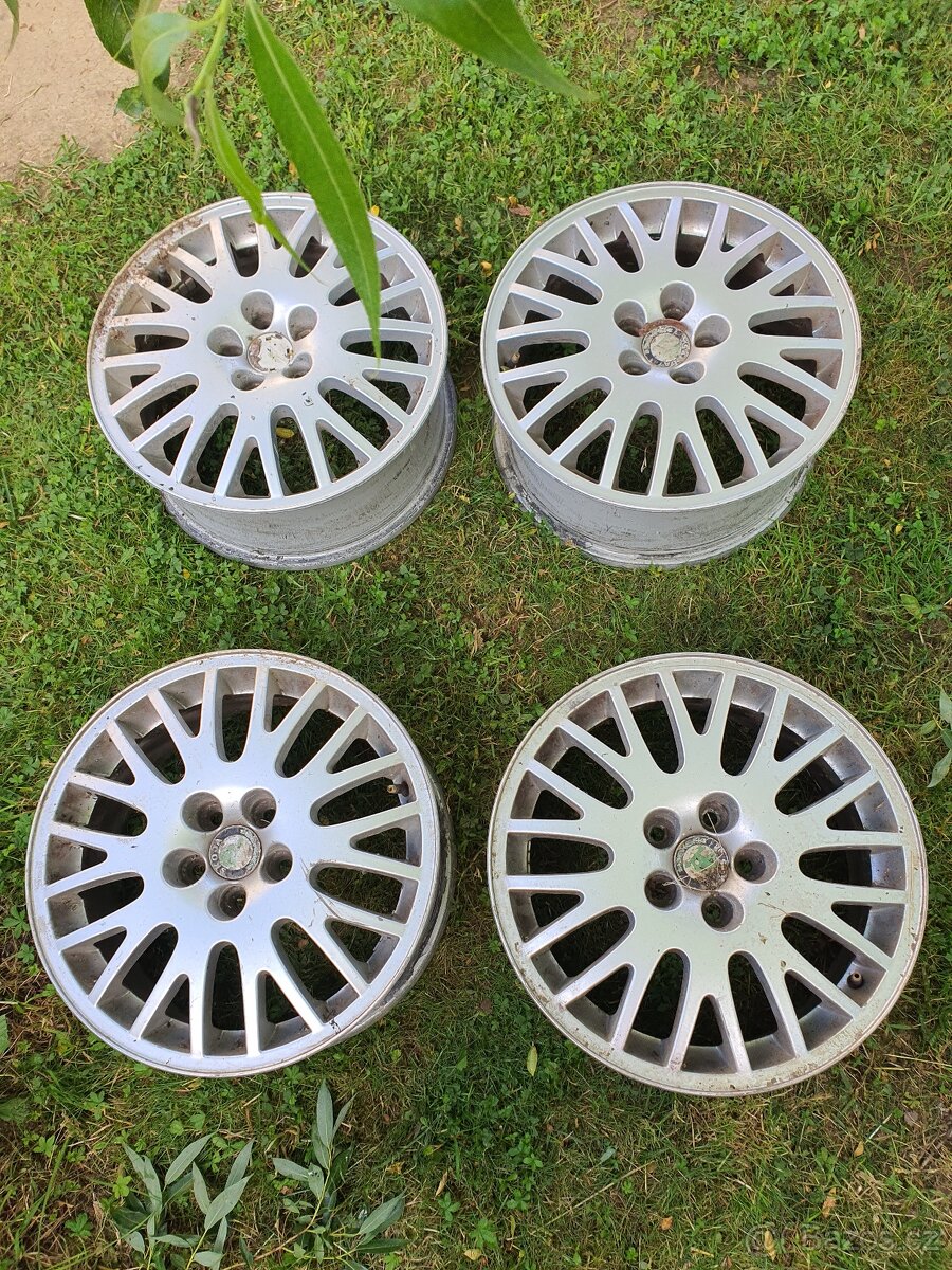 Octavia 1 sada disků 16"