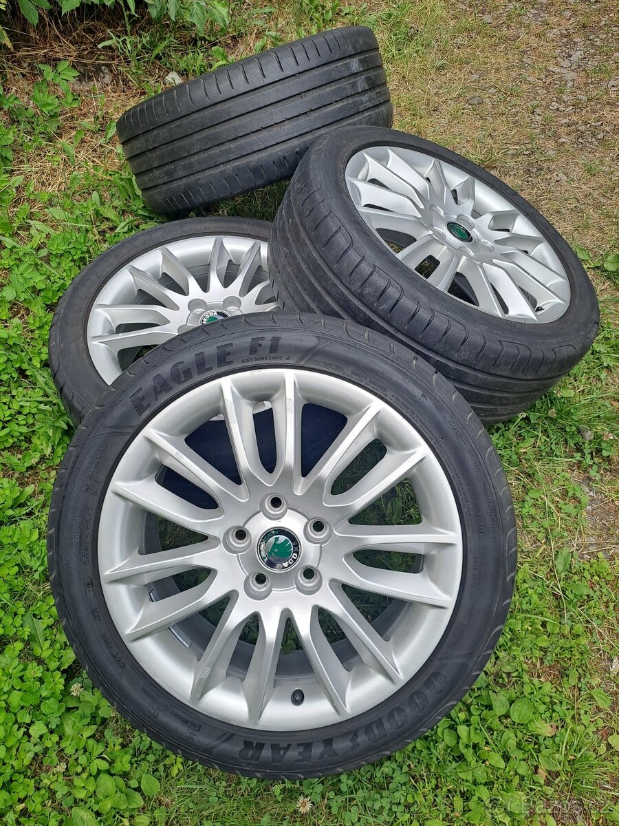 Alu kola 5x112 originál Škoda Octavia II 225/45 R17