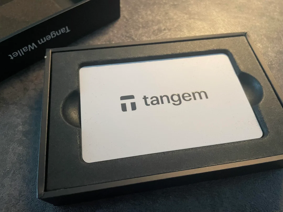 Nový Tangem Wallet (2 karty, limitovaná bílá edice)